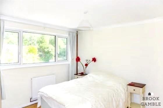 3 Bedroom House - Detached. Peppercombe Road in Eastbourne, 13